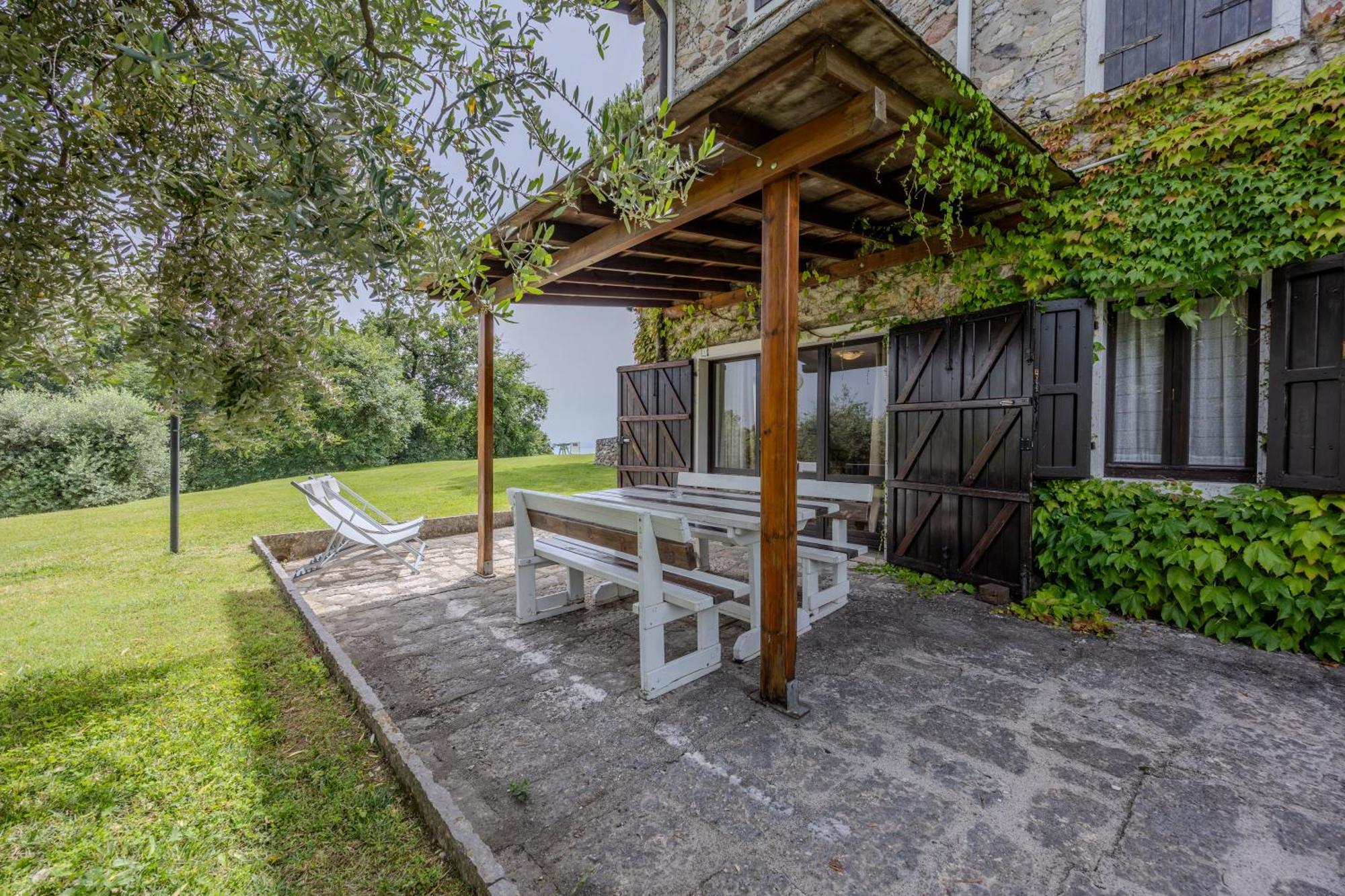 Residence San Michele Костермано Екстер'єр фото