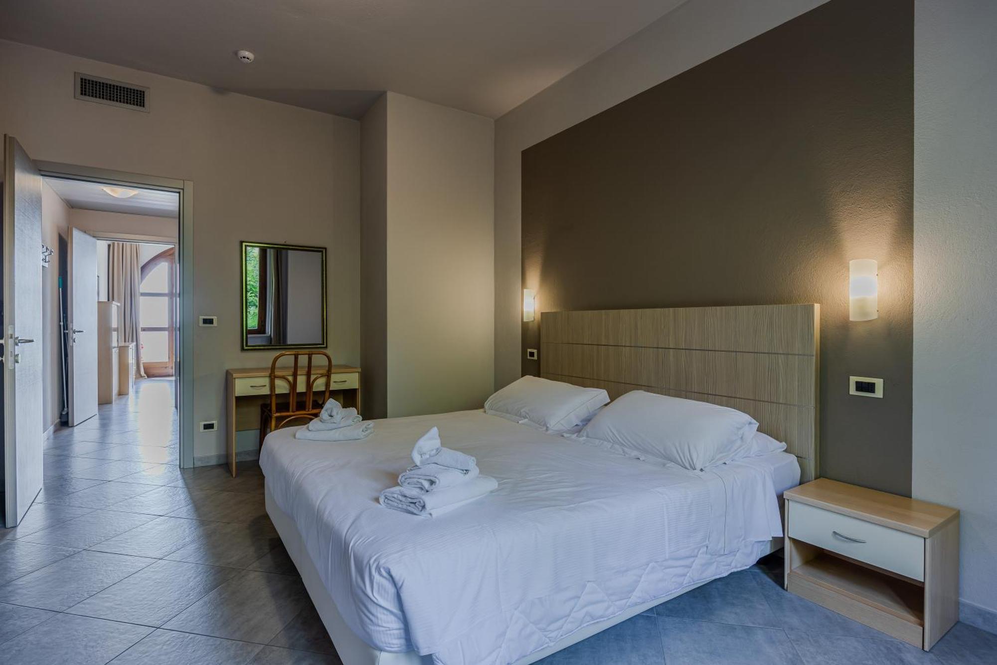 Residence San Michele Костермано Екстер'єр фото