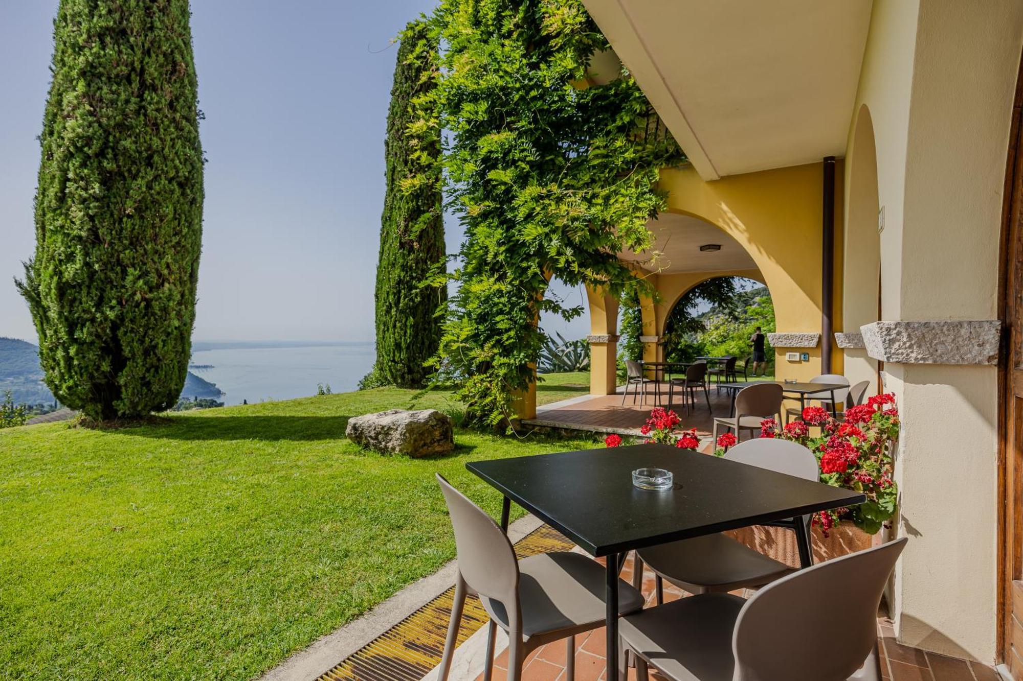 Residence San Michele Костермано Екстер'єр фото